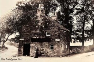 Old photo of the Balgedie tollhouse where a tollkeeper worked.