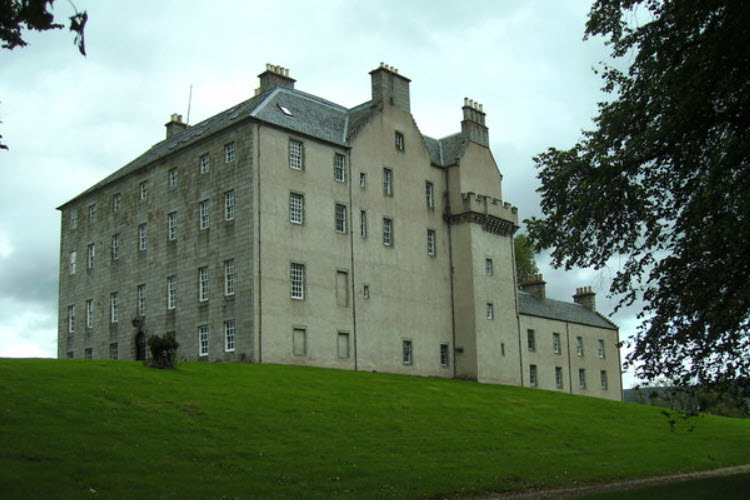 Grant Castle linked to Grant surname and Clan.