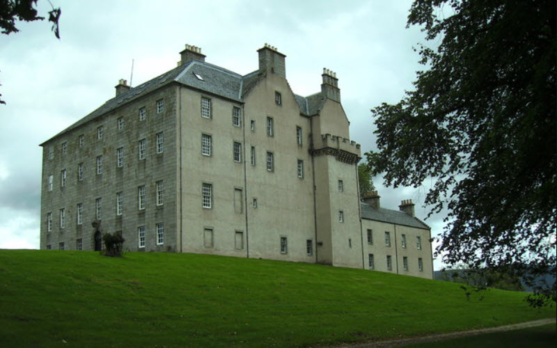 Grant Castle linked to Grant surname and Clan.